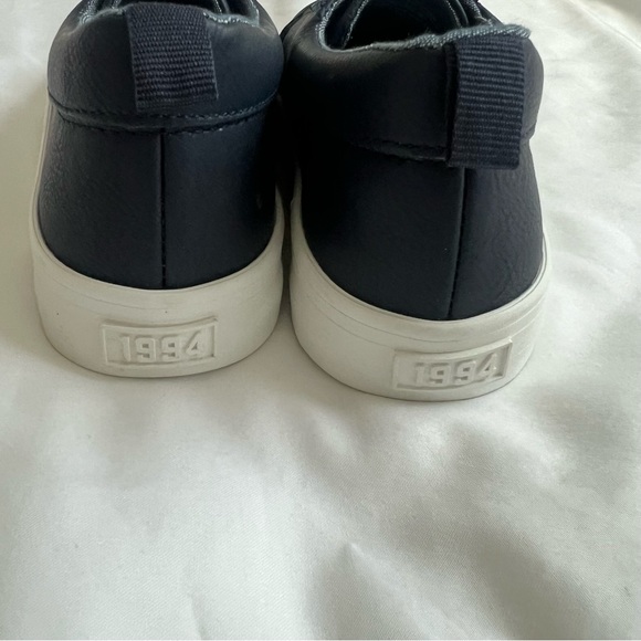 Old Navy Slip on Shoes, Little Boys Size 13 - Picture 2 of 4